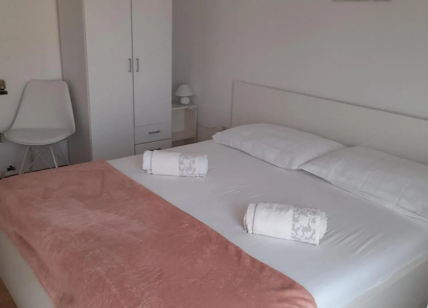 Guest house Apartments And Rooms With Parking Space Palit, Rab - 22221 Rab Town