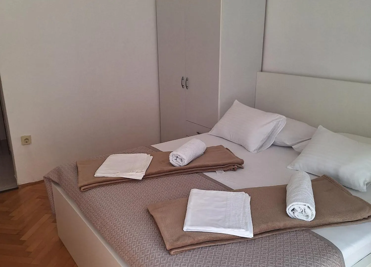 Apartments And Rooms With Parking Space Palit, Rab - 22221 Rab Town 0*,  Croatia