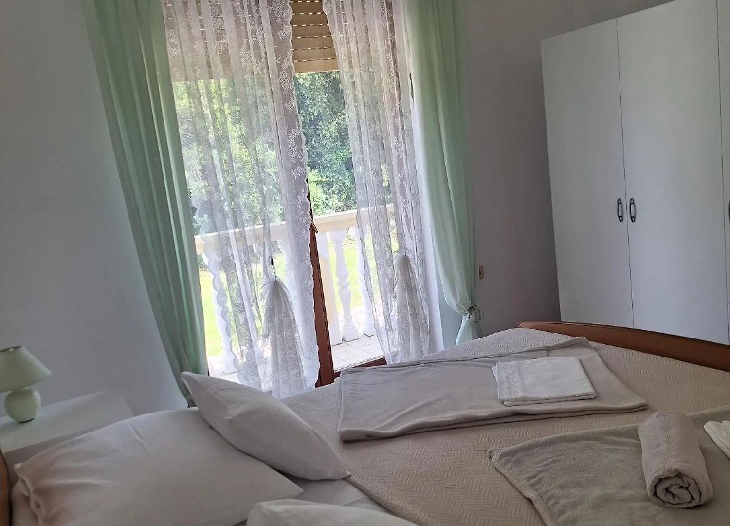 Apartments And Rooms With Parking Space Palit, Rab - 22221 Rab Town Guest house