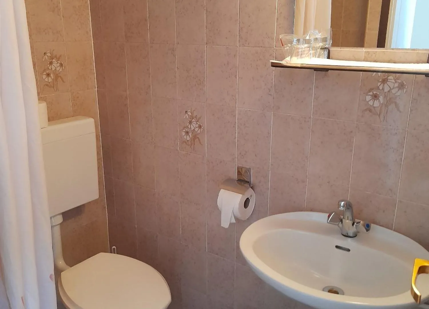 Apartments And Rooms With Parking Space Palit, Rab - 22221 Rab Town