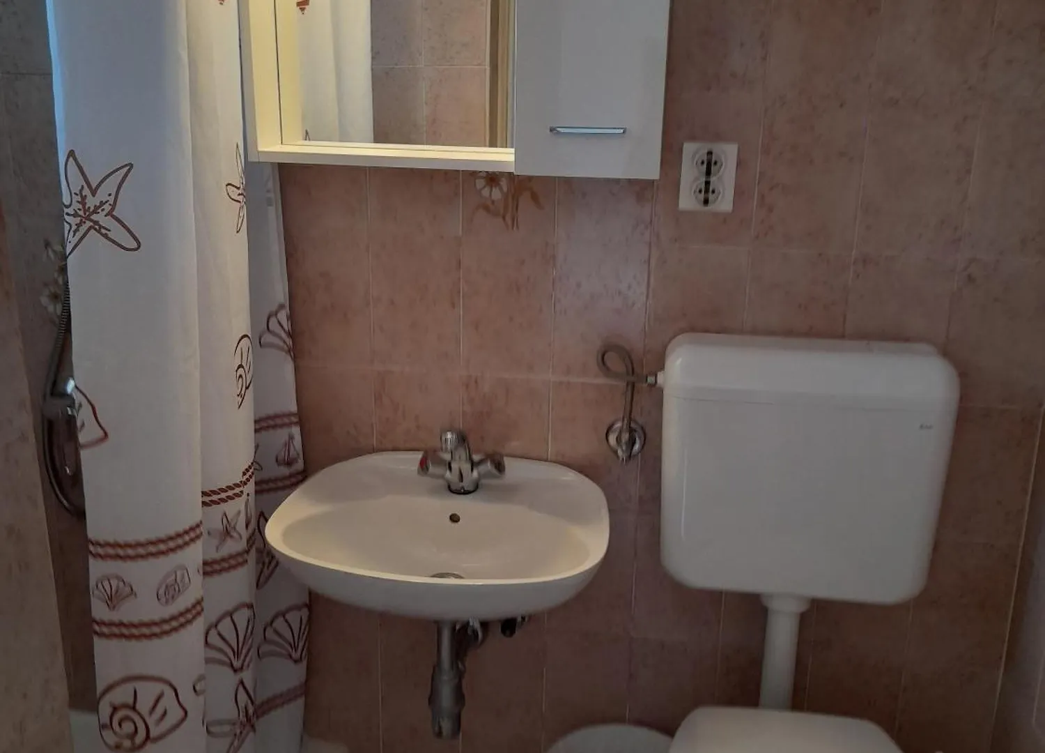 Apartments And Rooms With Parking Space Palit, Rab - 22221 Rab Town Guest house