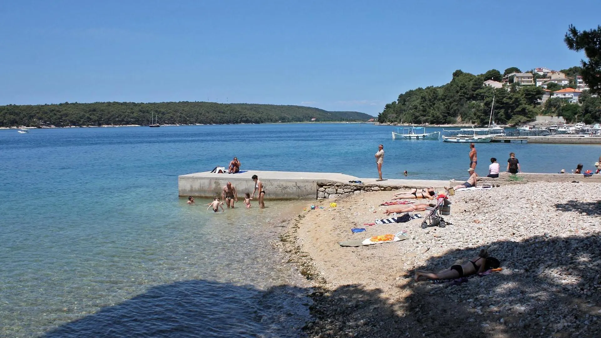 Guest house Apartments And Rooms With Parking Space Palit, Rab - 22221 Rab Town